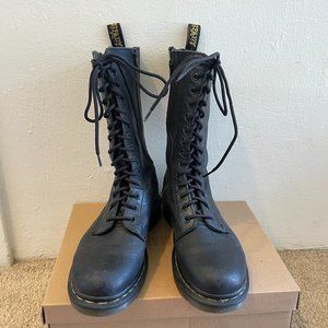 Dr. Martens 1B99 soft leather boots